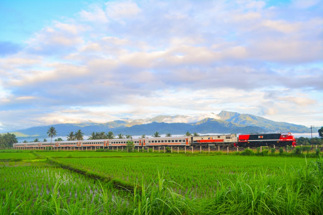 Kereta Api di Jember Melaju Kencang, Seorang Penumpang Lompat