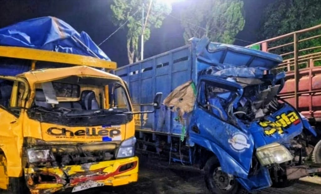 Dua Truk Adu Banteng di Bondowoso, Pasutri Asal Jember Meninggal dan Anak Luka Parah