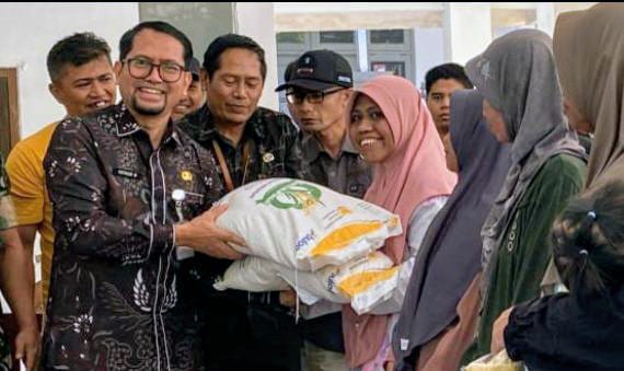 Bulog Salurkan Bapang Beras 2 Ribu Ton untuk 102.592 KPM di Bondowoso
