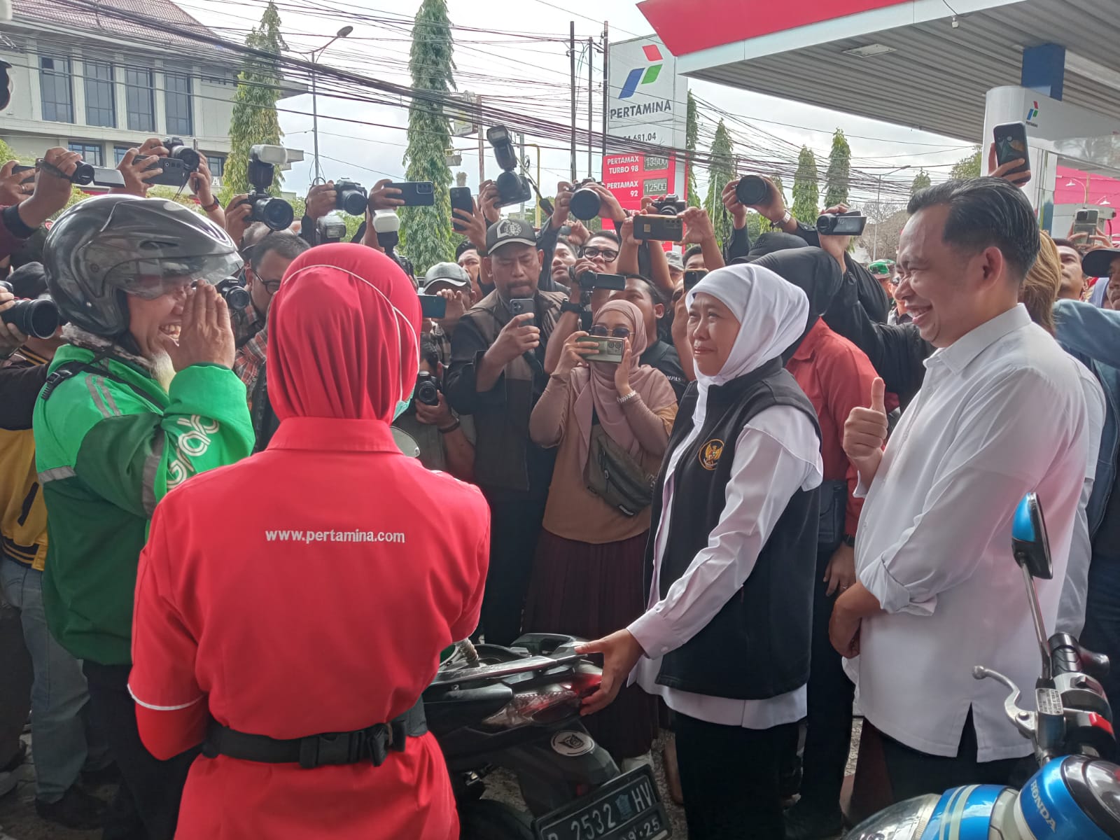 Gubernur Khofifah dan Pertamina Sidak SPBU di Jember, Pastikan Pasokan BBM