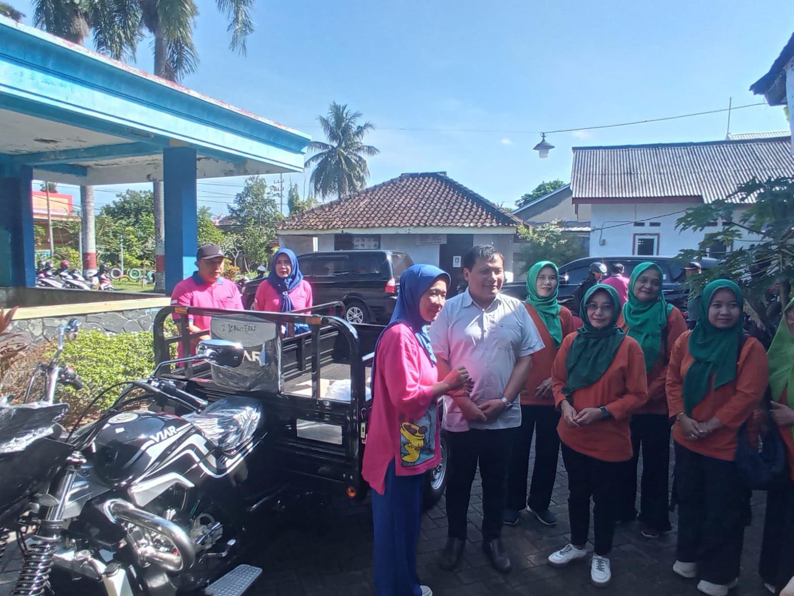 Jadikan Sampah Bernilai Ekonomi, Anggota DPRD Jatim H. Satib Berikan Bantuan Roda Tiga