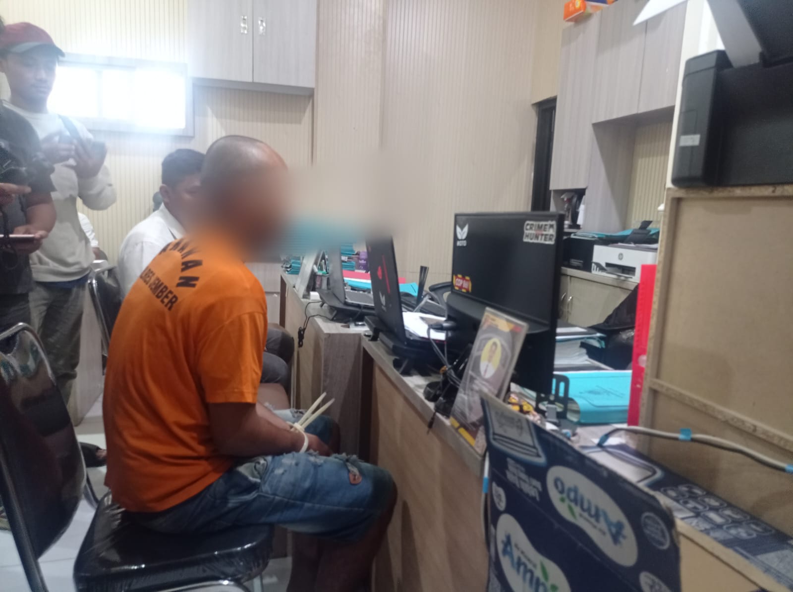 Bayi Dibuang Diatas Makam di Ajung Jember, Tiga Orang Terduga Pelaku Diamankan Polisi