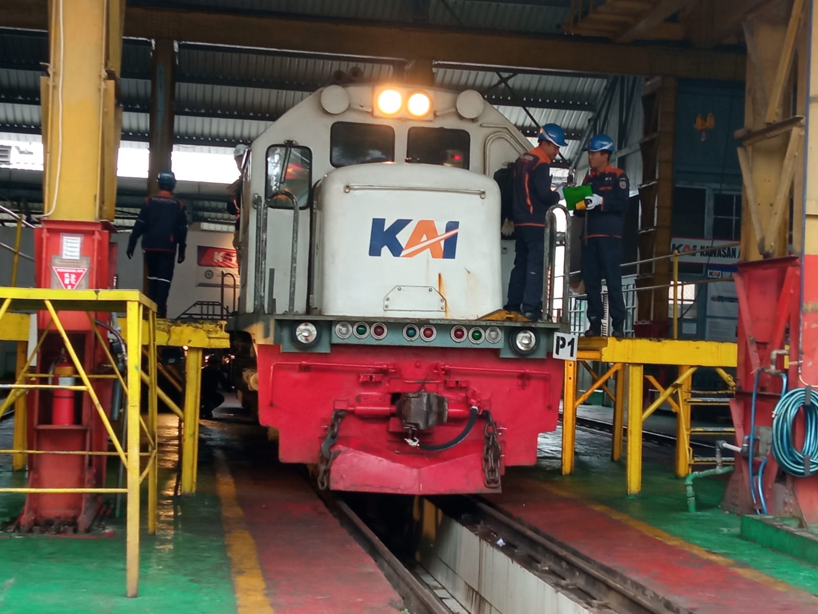 KAI Daop 9 Jember Periksa dan Rawat Lokomotif Jelang Lebaran 2026