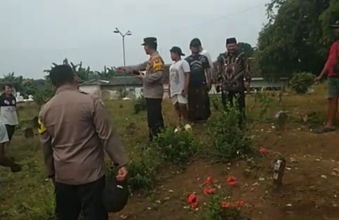 Video Viral Kain Kafan Pocong Keluar dari Kuburan di Mangaran Ajung, Begini Kata Kasun