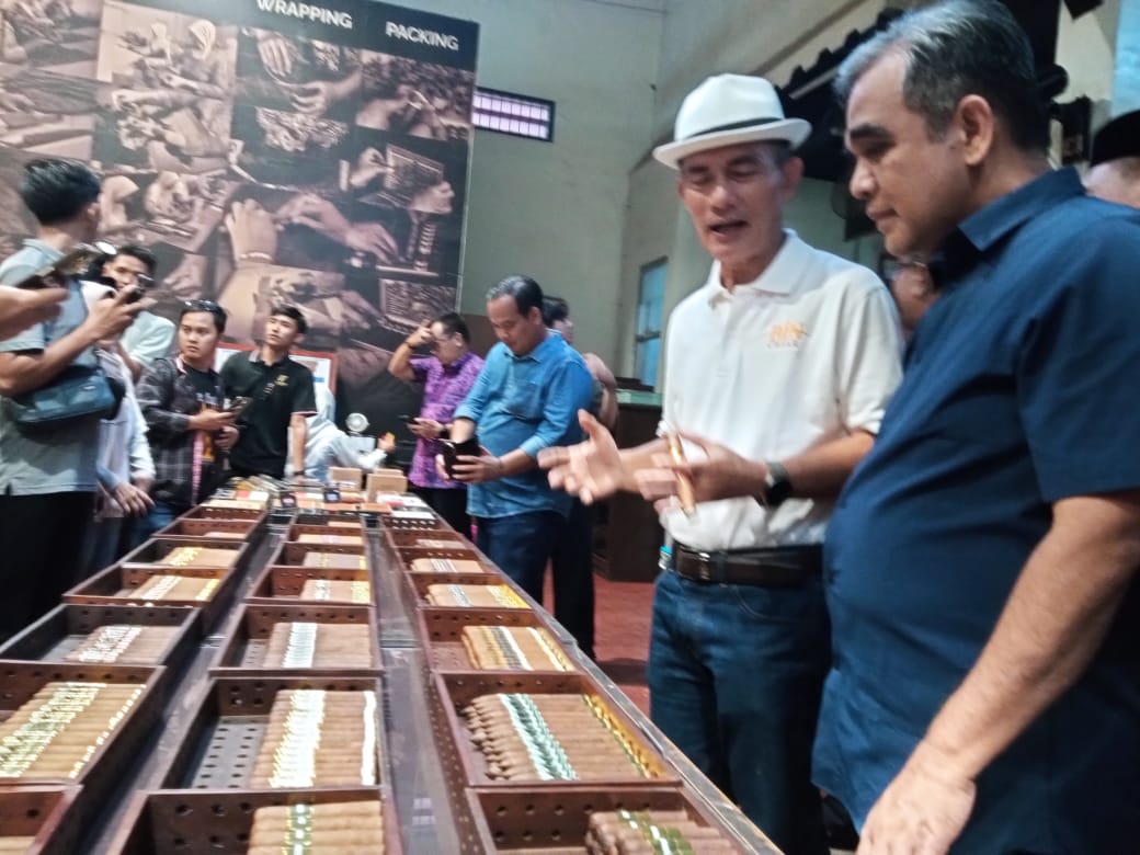 Ketua MPR-RI Nyatakan, Produk Cerutu BIN Cigar Jember Tak Kalah Dengan Kuba