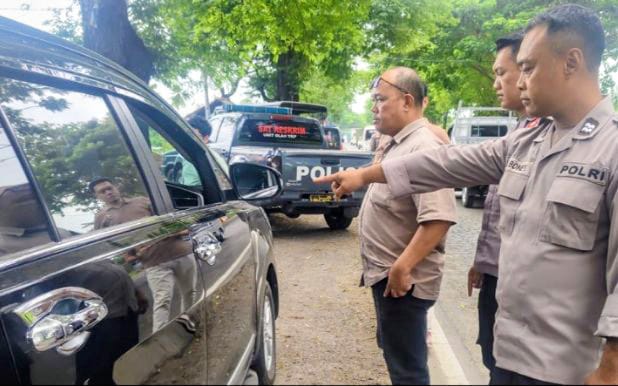 Pecah Kaca Mobil Parkir di Jalur Pantura Situbondo, Dua Maling Gasak Uang Rp140 Juta