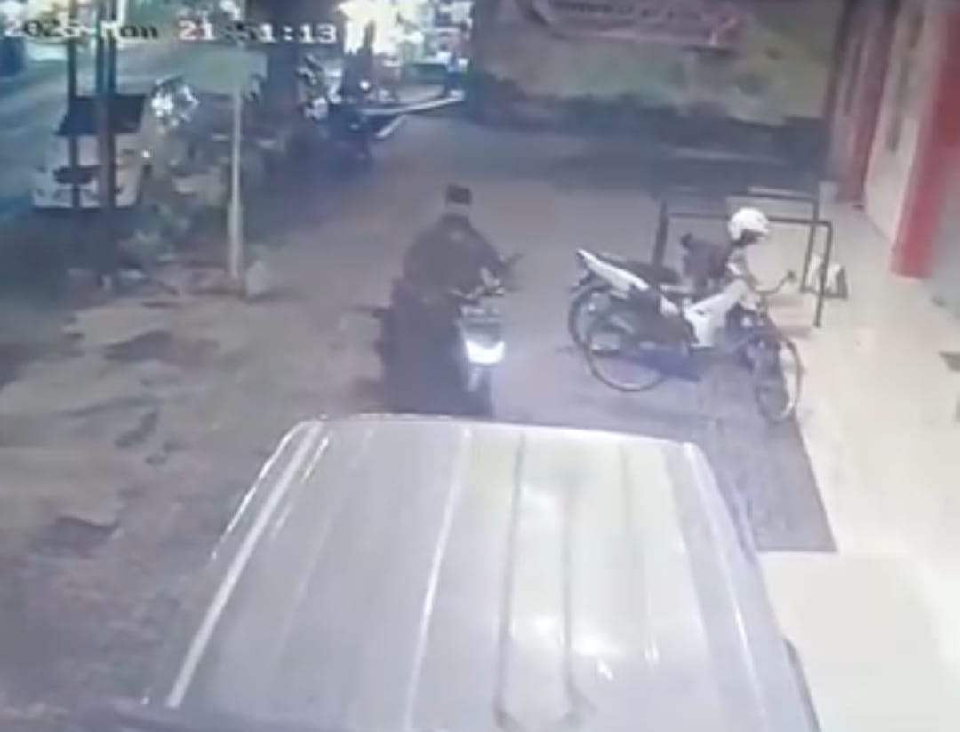 Viral, Pencuri Motor Pakai Songkok dan Sarung Sasar Pengunjung Pasien Puskesmas