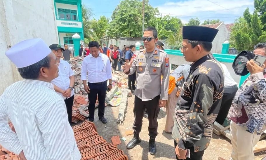 Datangkan Tim Ahli Selidiki Penyebab Ambruknya  Atap Asrama Putri Ponpes di Situbondo