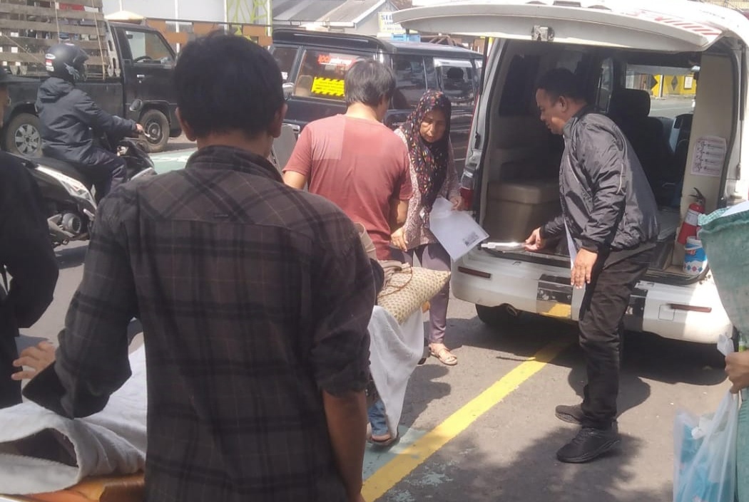 Warga Jember Kidul Wadul Sakit Tidak Punya BPJS, Bupati Fawait Gercep Turun Tangan