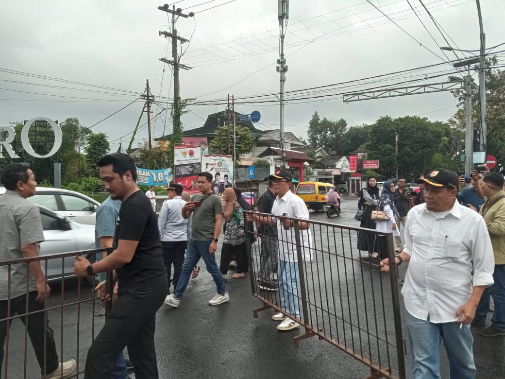 Lewati Proses Kajian Lama dan Panjang, Simpang Empat Argopuro Jember Ditutup