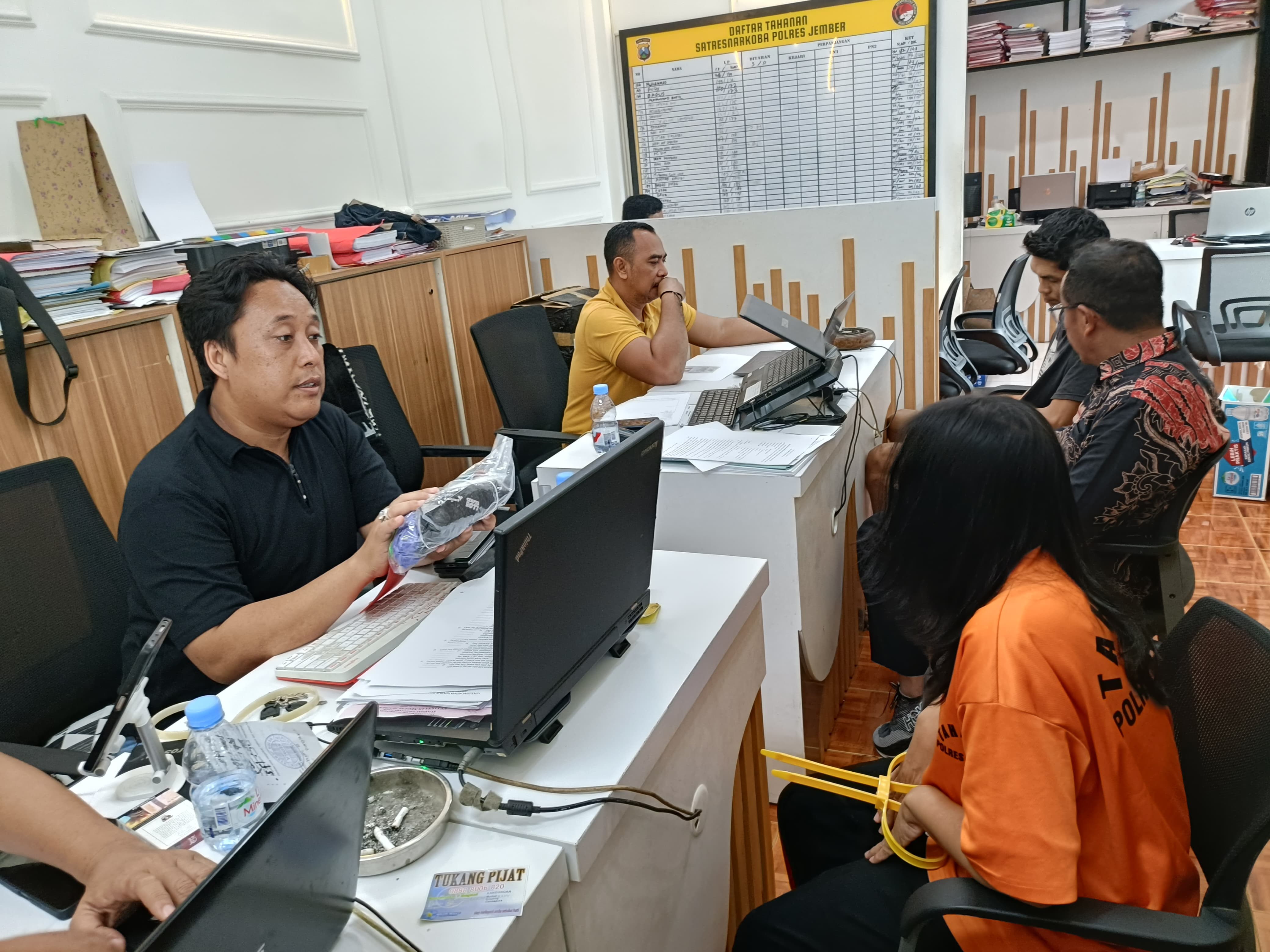 Edarkan Sabu-sabu, Sekeluarga di Jember Ditangkap Polisi