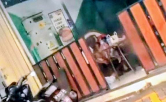 Viral, Sejoli Mesum Siang Hari di Kafe Toko Modern Bondowoso 