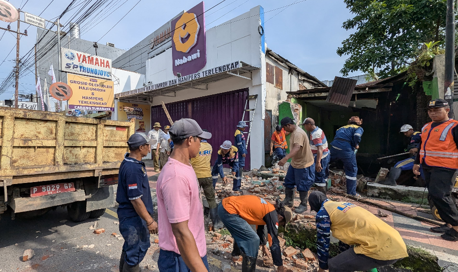 Nekat Bangun di Atas Irigasi, Bangunan Ini Berujung Pembongkaran