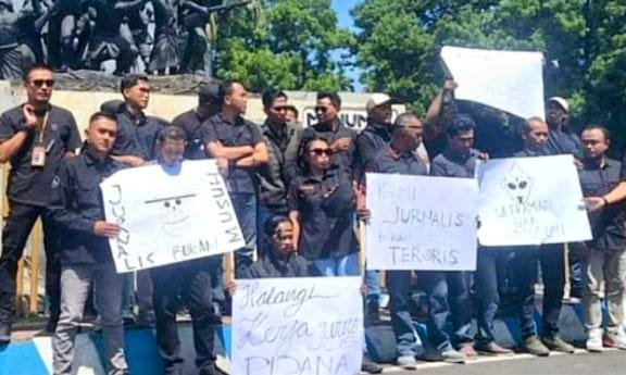 Wartawan di Bondowoso Gelar Aksi Solidaritas, Kecam Intimidasi Bupati Situbondo 