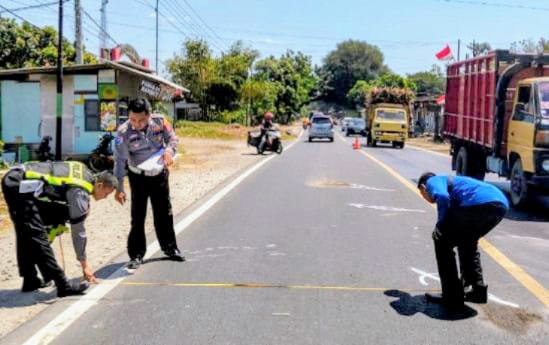 Tabrakan Adu Banteng Honda Kontra Suzuki di Pantura Situbondo, Dua Pemotor Meninggal Dunia