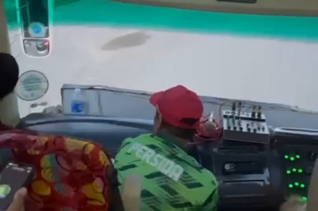 Bus Rombongan Persida Sidoarjo Dilempari Batu, Persid Jember Sampaikan Permohonan Maaf