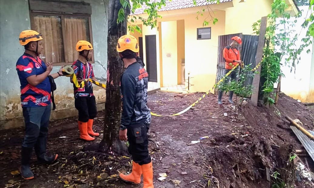 Hujan Deras Seharian Picu Tanah Longsor di Dua Desa Kecamatan Curahdami Bondowoso