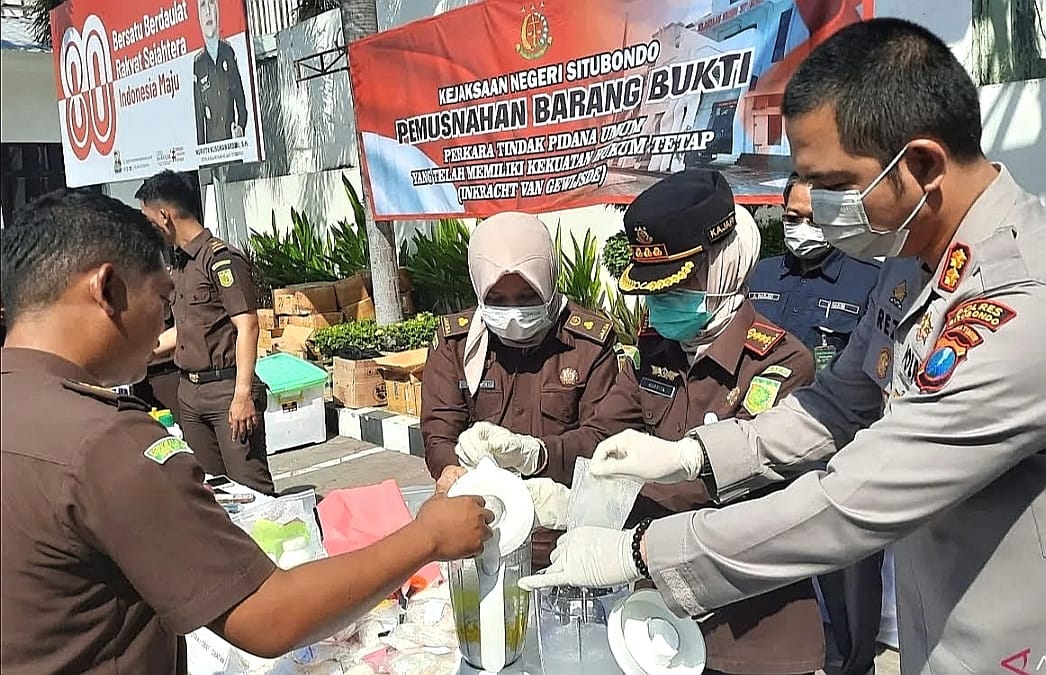 Perkara Inkrah, Kejari Situbondo Musnahkan Sabu 138 Gram dan Ganja 1 Kilogram 