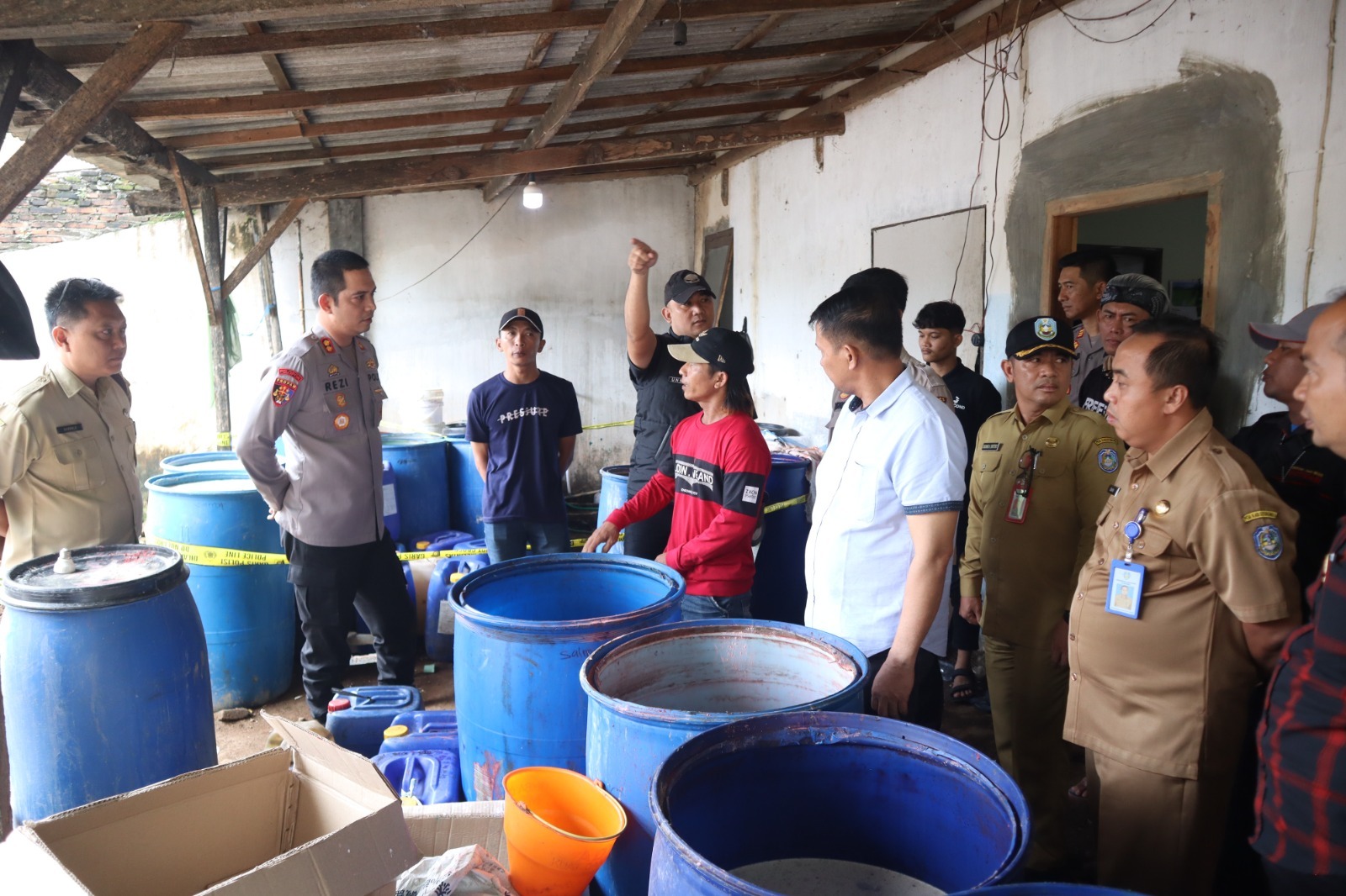 Satu Tersangka Diamankan, Termasuk Barang Bukti 20 Drum Bahan Pupuk Cair Ilegal