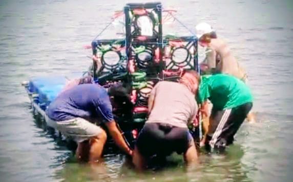 Jaga Ekosistem Laut, 16 Rumah Ikan di Pantai Pasir Putih Situbondo Ditenggelamkan