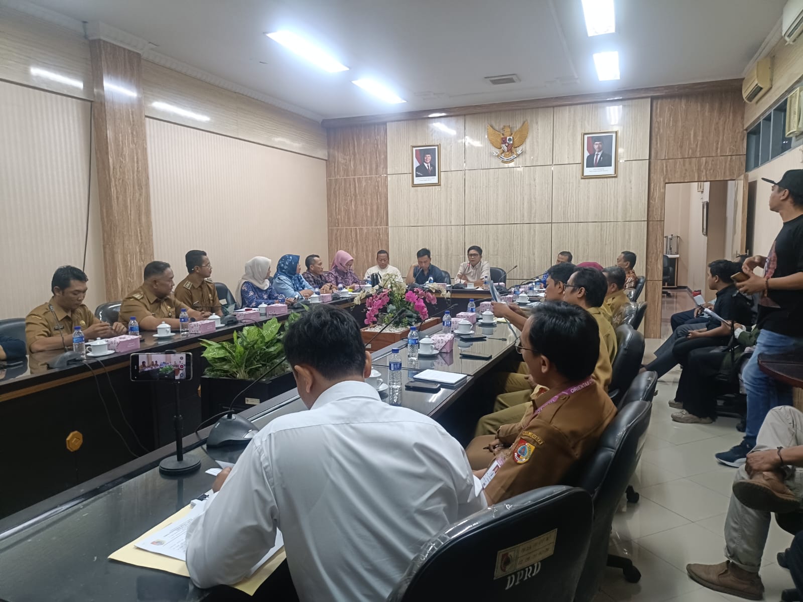 Warga Ngadukan Kandang Ayam ke Komisi B DPRD Jember, Pemilik Akan Lengkapi Izin