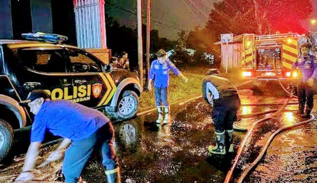 Solar Tumpah di Jalan Raya Maesan Bondowoso, Belasan Pemotor Dilarikan Puskesmas