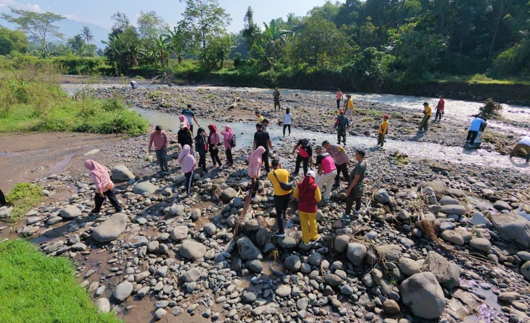 Jumat Sehat dan Bersih di Panti, Bantaran Sungai Disulap Jadi Ruang Terbuka Hijau