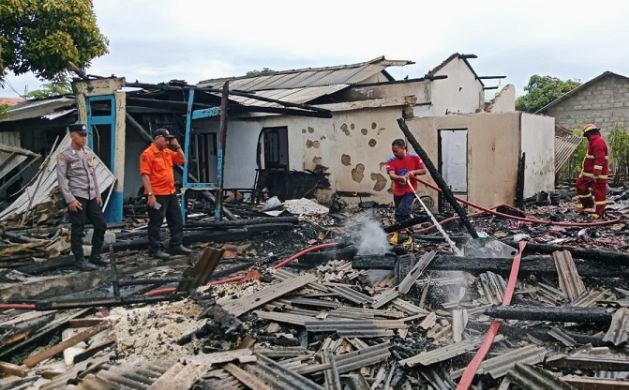Tiga Rumah Terbakar di Permukiman Padat Penduduk Situbondo, Kerugian Capai Rp100 Juta