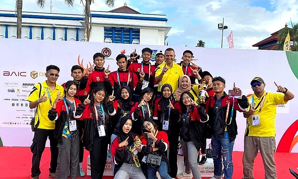 Tim Hadang Putra dan Putri Bondowoso Kawinkan Emas untuk Jatim di FORNAS VIII 2025 NTB