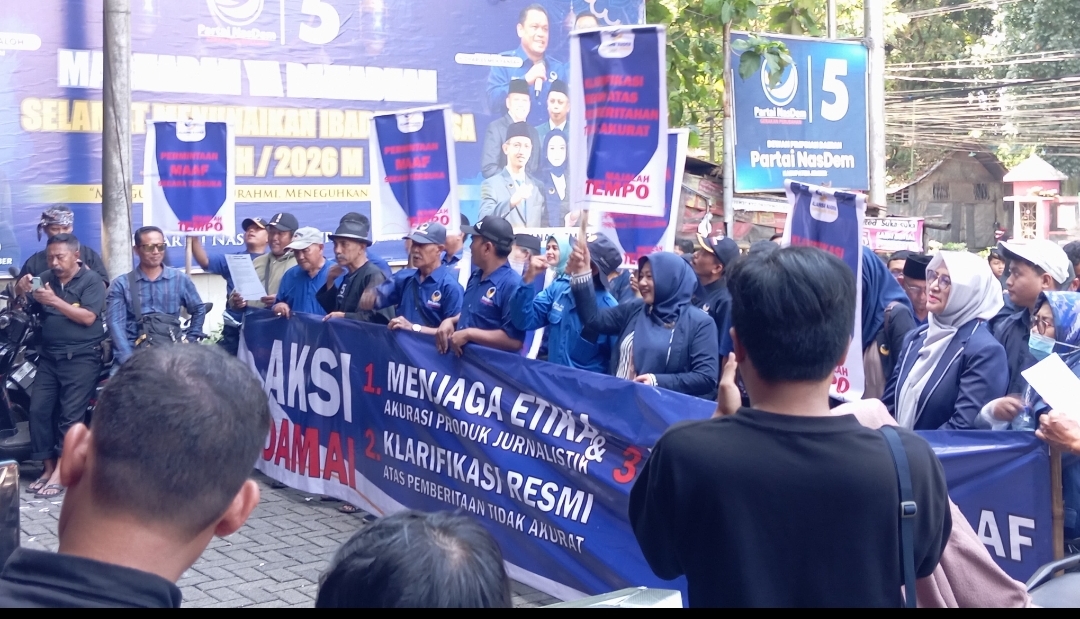 Soal Berita Tempo, Kantor DPD Partai NasDem Didemo Aliansi Kader  Restorasi Jember