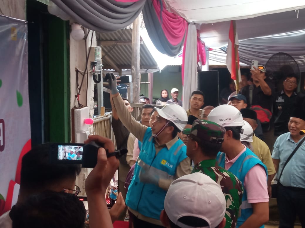 80 Tahun Tak Teraliri Listrik, Kini Warga Bandealit Jember Merdeka