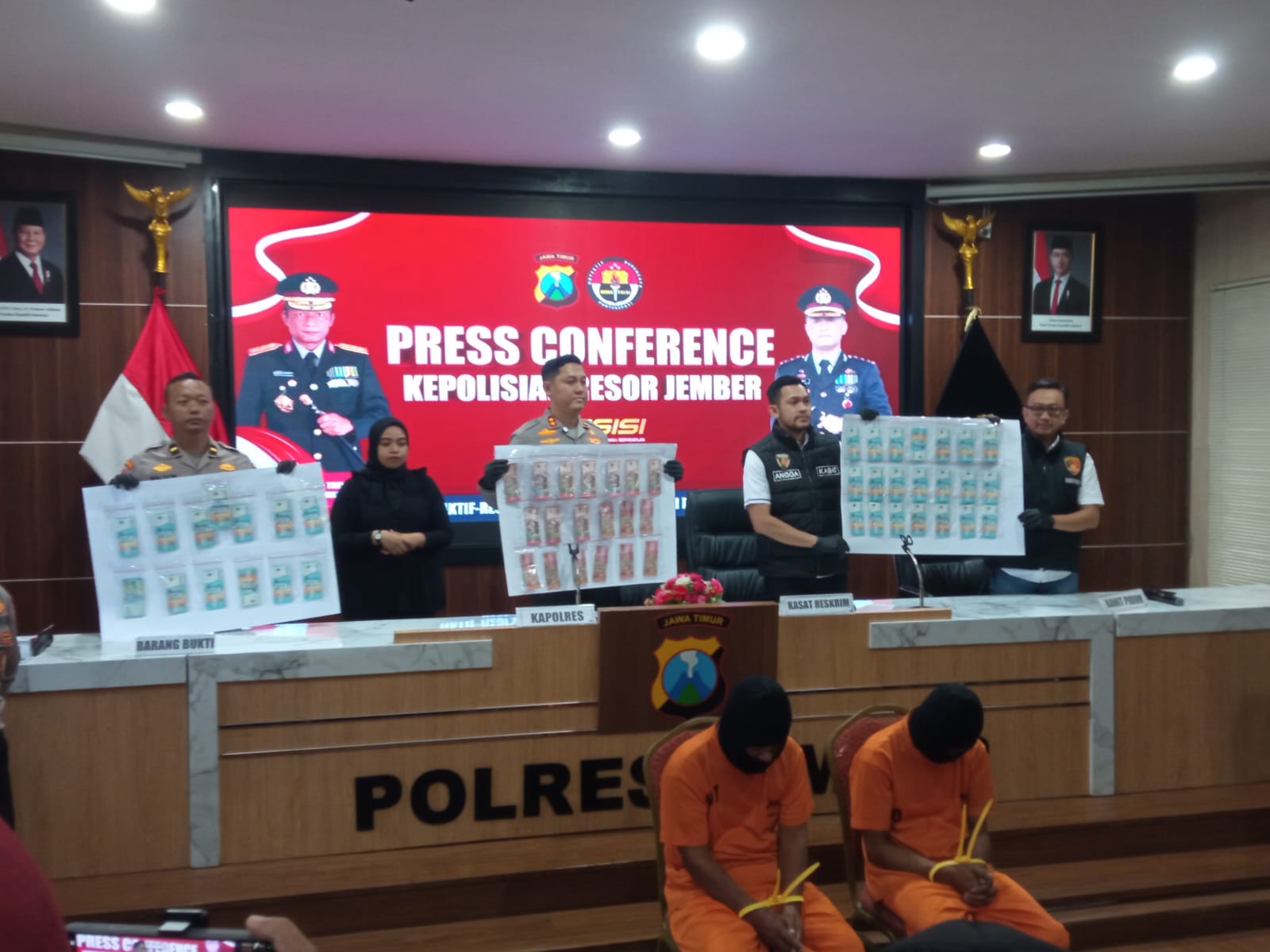 Uang Palsu Siap Edar di Jember Disita Polisi, 2 Tersangka Diamankan