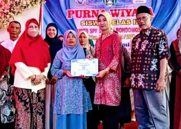 Hadiri Purnawiyata SMPN 4 Bondowoso, Kepala Dispendik Haeriah Janjikan Pengadaan Komputer 
