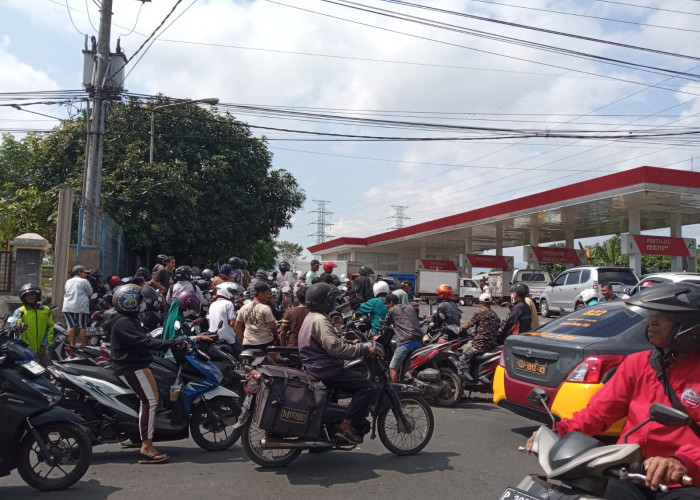 Stok BBM di SPBU Jember Langka, Guru dan Siswa di Jember Izin Tak Masuk Sekolah