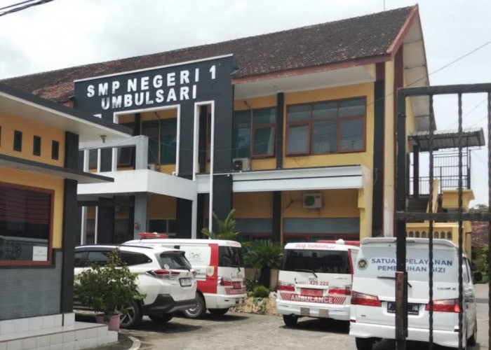 Siswa dan Guru SMPN 1 Umbulsari Jember Diduga Keracunan MBG