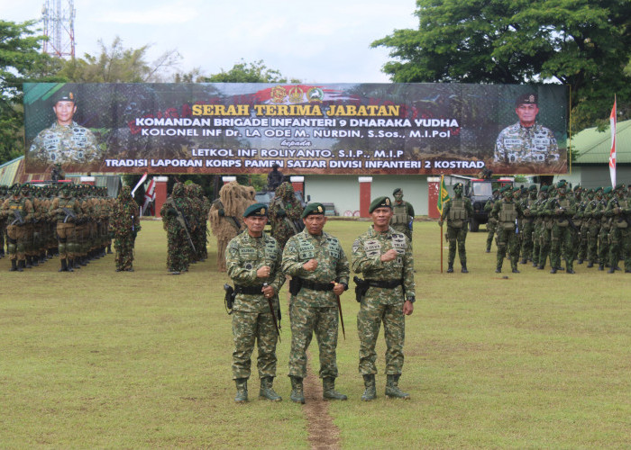 Sertijab Danbrigif 9/DY/2 Kostrad Dipimpin Pangdivif 2 Kostrad Mayjen TNI Susilo