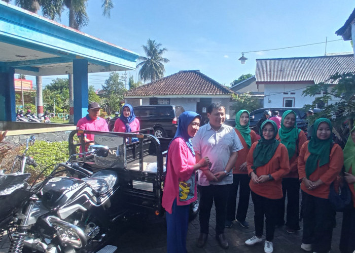 Jadikan Sampah Bernilai Ekonomi, Anggota DPRD Jatim H. Satib Berikan Bantuan Roda Tiga