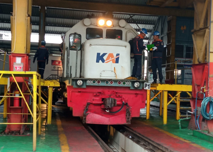 KAI Daop 9 Jember Periksa dan Rawat Lokomotif Jelang Lebaran 2026