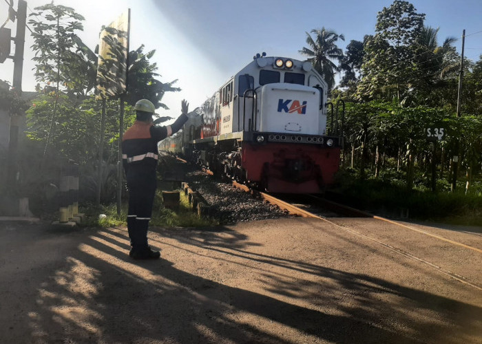 Libur Panjang, Daop 9 Jember Tempatkan Petugas Jaga Lintasan Ekstra di 34 Titik