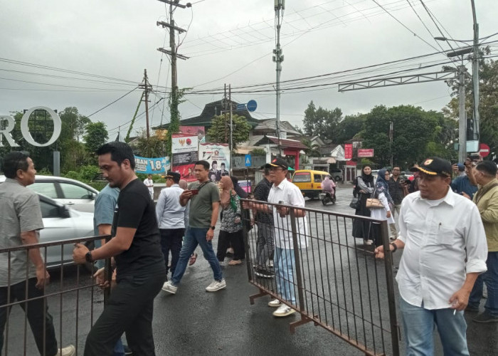 Lewati Proses Kajian Lama dan Panjang, Simpang Empat Argopuro Jember Ditutup