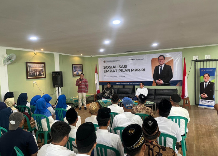 Gelar Sosialisasi di Jember, Ini Pesan Penting Anggota MPR RI Charles Meikyansah untuk Merawat Kebinekaan