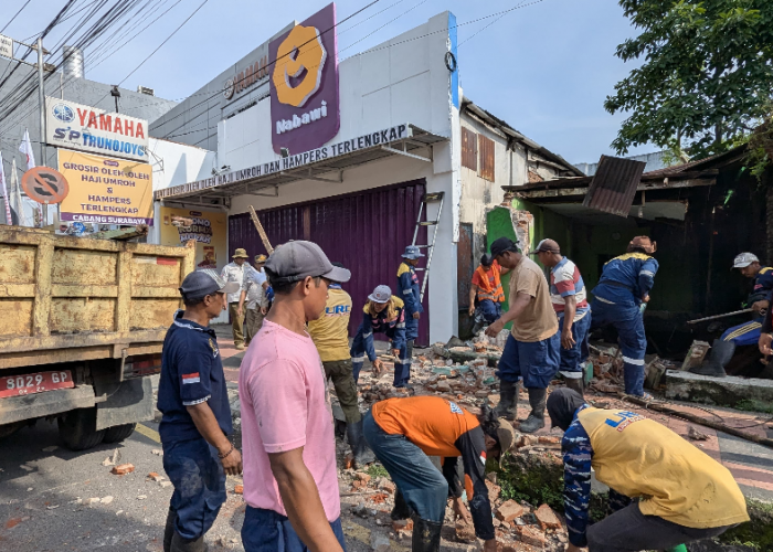 Nekat Bangun di Atas Irigasi, Bangunan Ini Berujung Pembongkaran