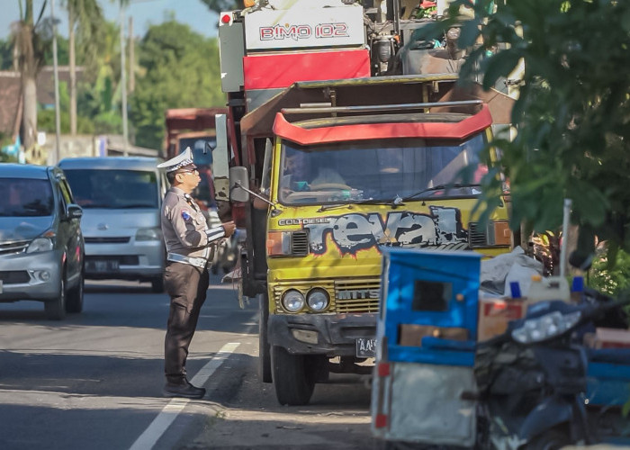 Tekan Angka Kecelakaan di Jember, Petugas Gabungan Tertibkan Kendaraan ODOL
