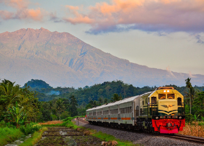 Gunung Raung Alami Erupsi, Daop 9 Jember Nyatakan Tak Ada Gangguan Kereta Api