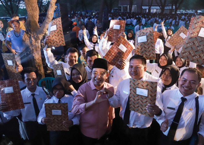 Tepat Hari Lahir Pancasila, Bupati Fawait Berikan Ribuan SK PPPK