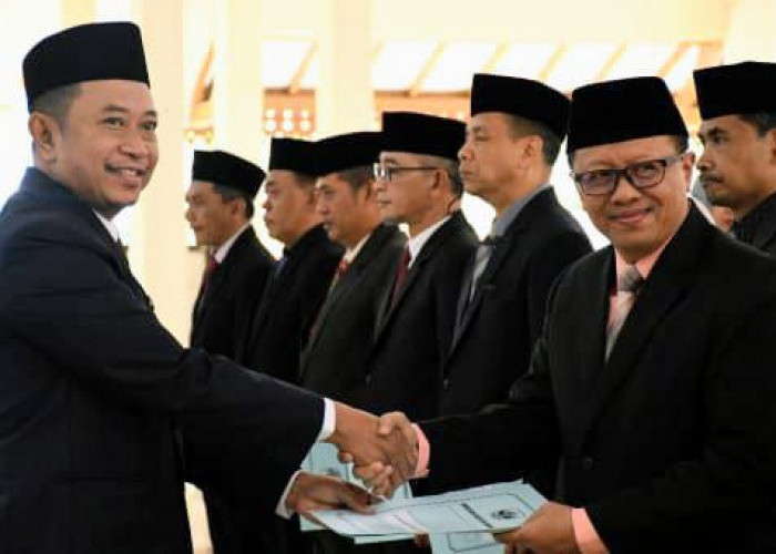 Segarkan OPD Pemkab Bondowoso, Bupati Hamid Rotasi Sembilan Pejabat Eselon II