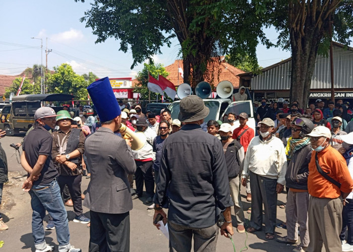 Jember Against Corruption Unjuk Rasa, Selamatkan Jember dari Kegaduhan