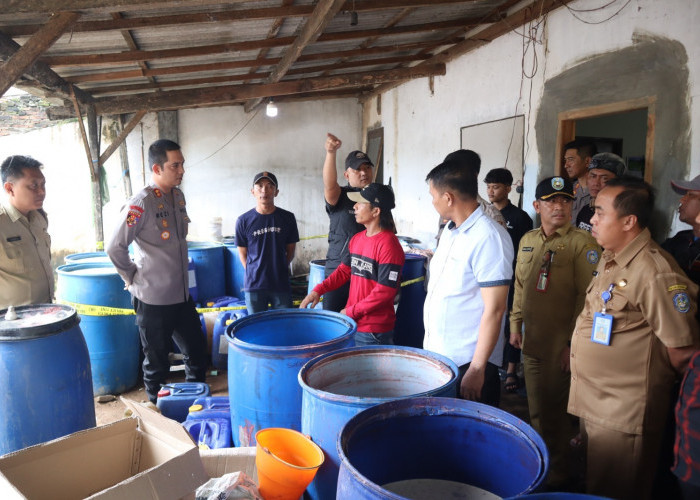 Satu Tersangka Diamankan, Termasuk Barang Bukti 20 Drum Bahan Pupuk Cair Ilegal