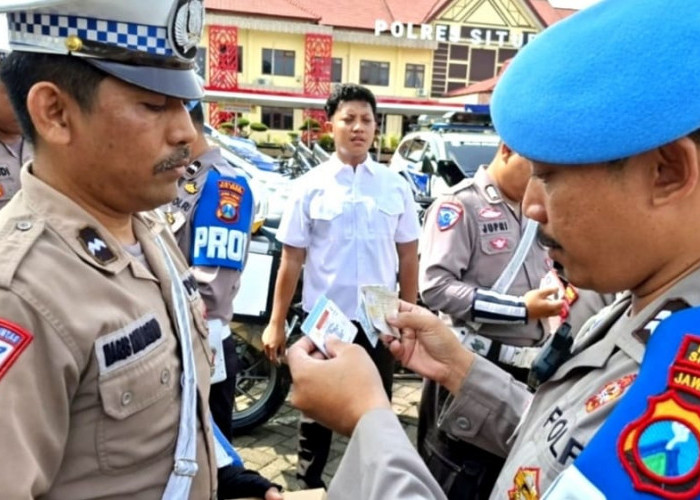 Tak Hanya Masyarakat, Anggota Polres Situbondo Juga Disasar Operasi Zebra Semeru 2025