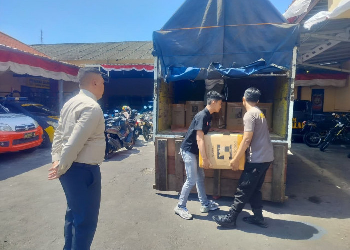 Truk Muatan Ribuan Botol Arak Bali di Jember Diamankan Polisi